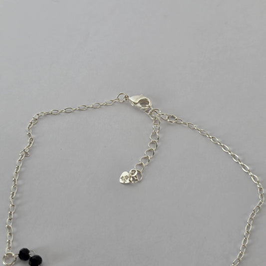 Tobillera Corazón Texturizado con Microcircones Negros en Plata 925