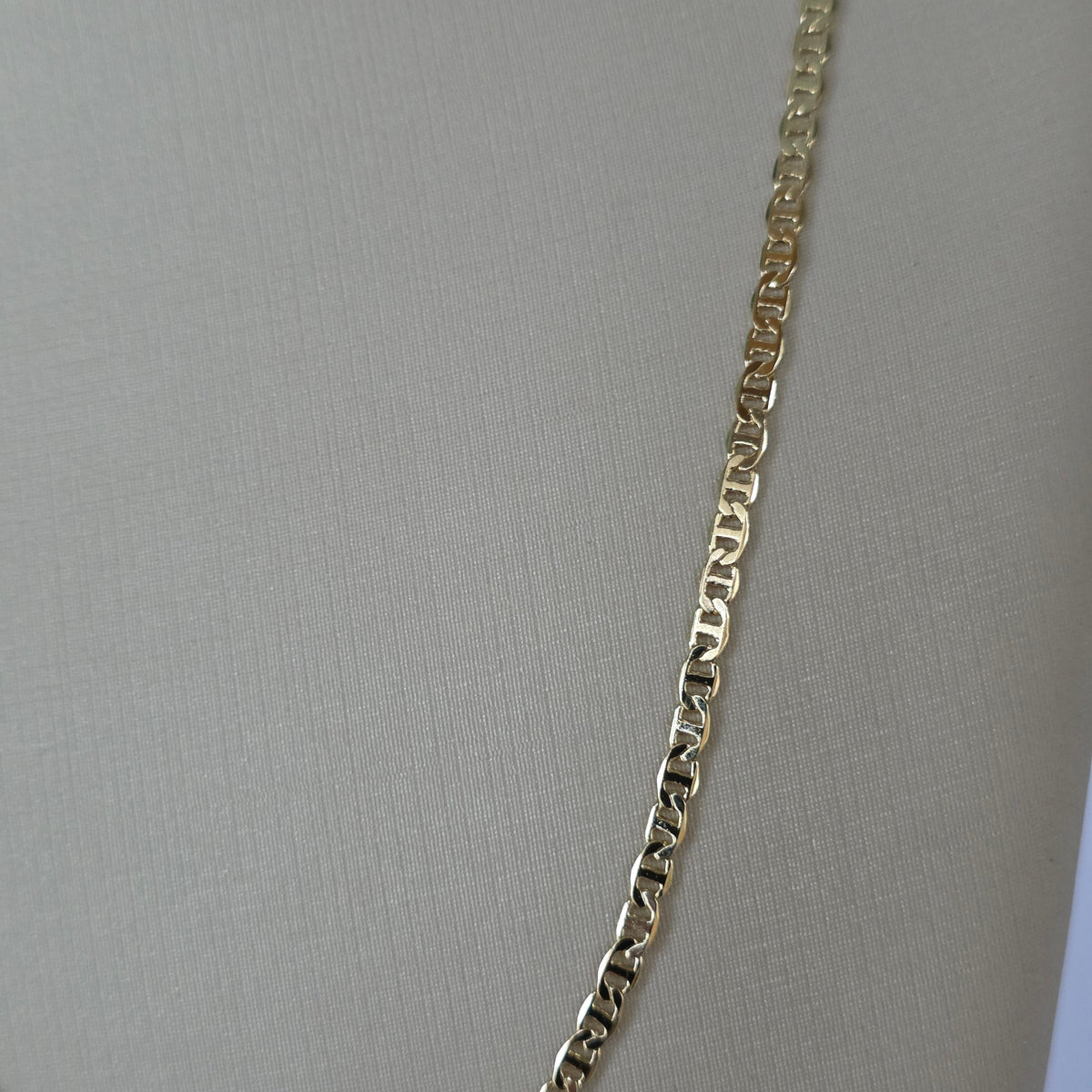 Cadena Mariner Plana Baño de Oro 18K — Joyería BomLeón