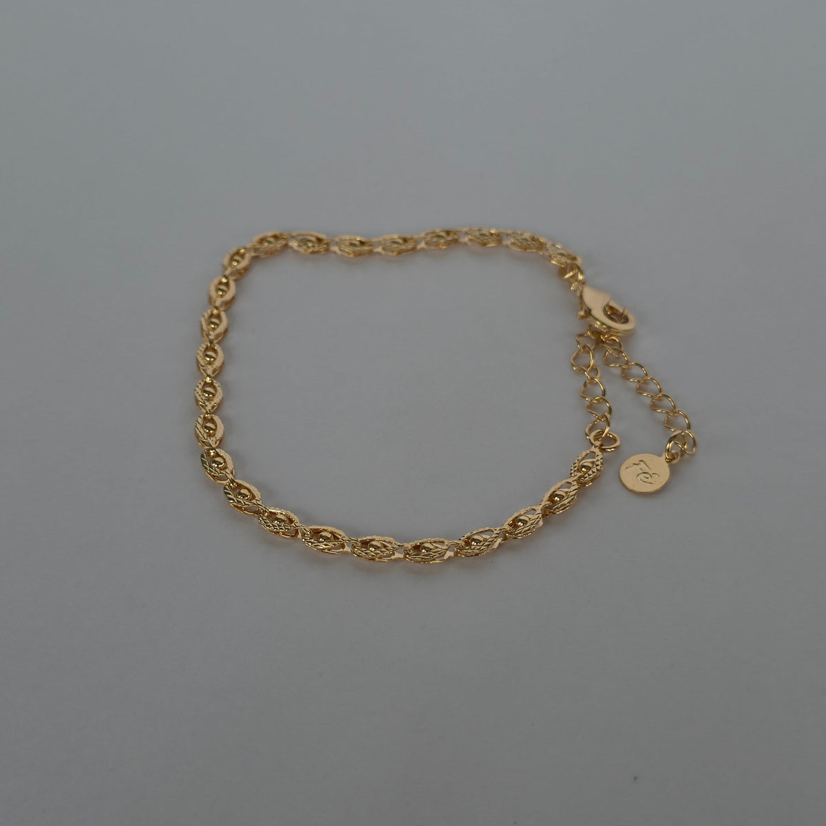 Pulsera Cadena Eslabones Ovalados Filigrana – Baño de Oro 18K — Joyería BomLeón