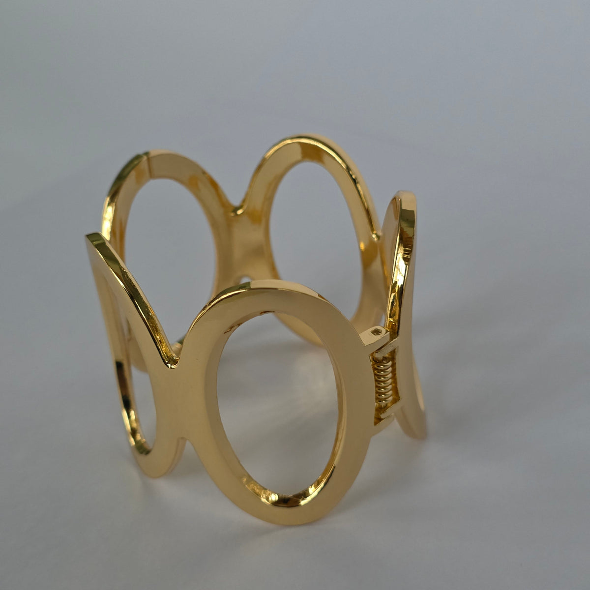 Pulsera Rígida Aros Calados Geométricos – Baño de Oro 18K — Joyería BomLeón