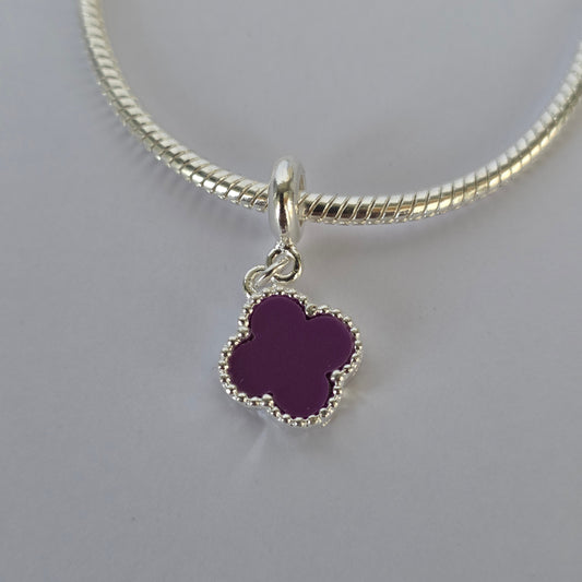 Comprar Charm Trébol Morado con Borde Perlado Plata 925 - Joyería BomLeón Chile
