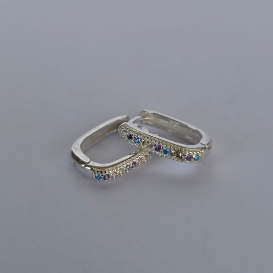 Comprar Aros Argolla Rectangular con Microcircones Celestes y Violetas en Plata 925 - Joyería BomLeón Chile