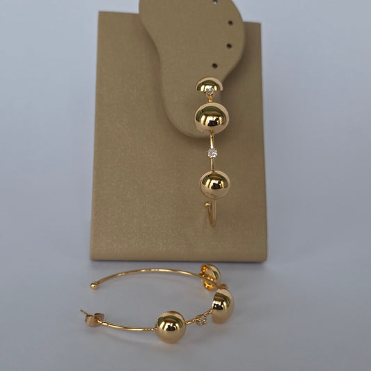 Aros con Tornillo Abiertas con Esferas y Microcircones Dorados Baño de Oro 18K — Joyería BomLeón