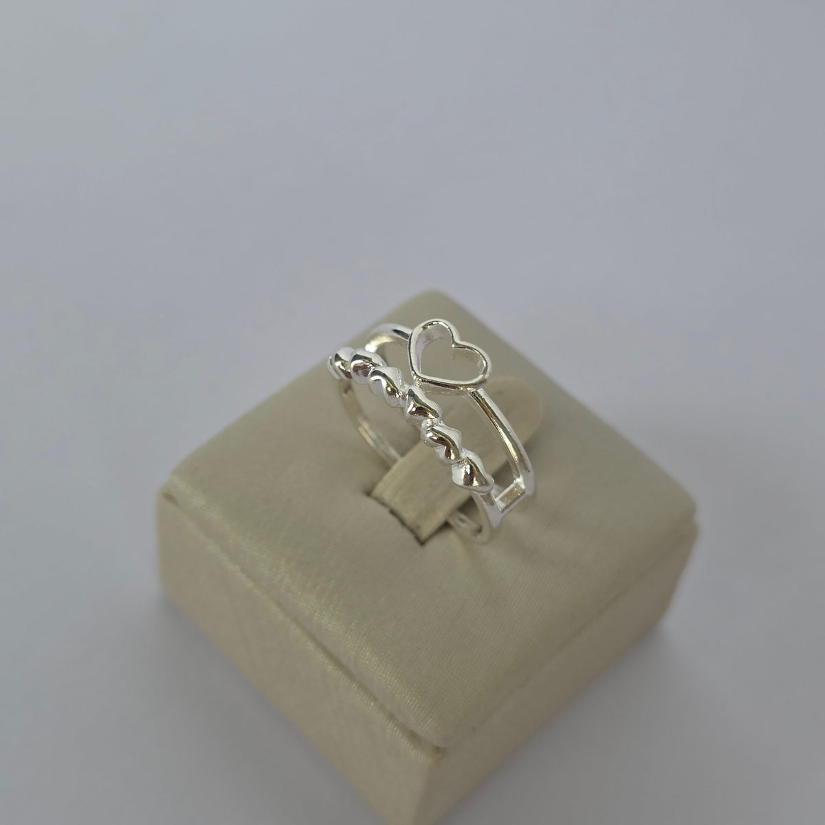 Anillo Doble Línea de Corazones en Plata 925