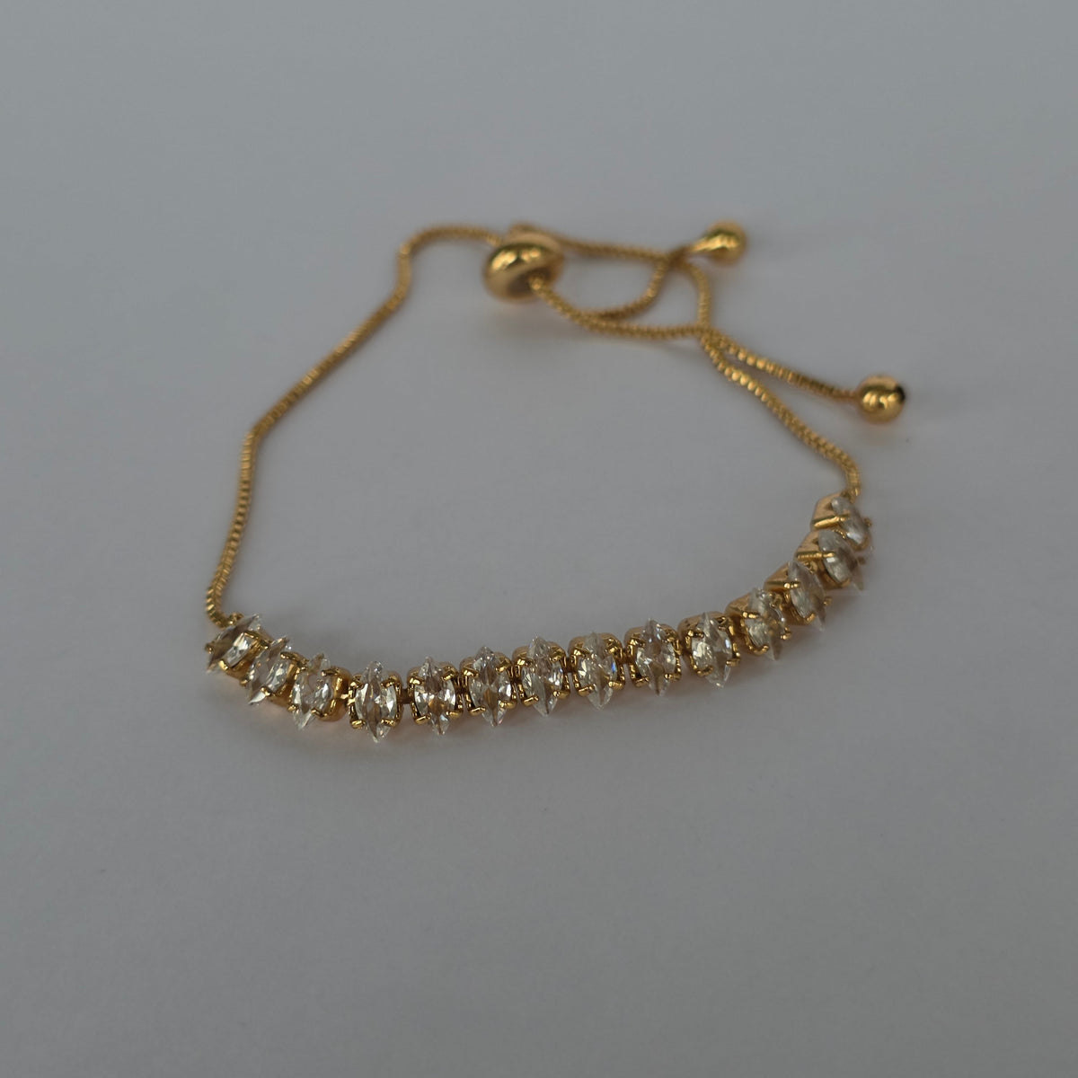 Pulsera Tennis Ajustable Microcircones Marquesa – Baño de Oro 18K — Joyería BomLeón