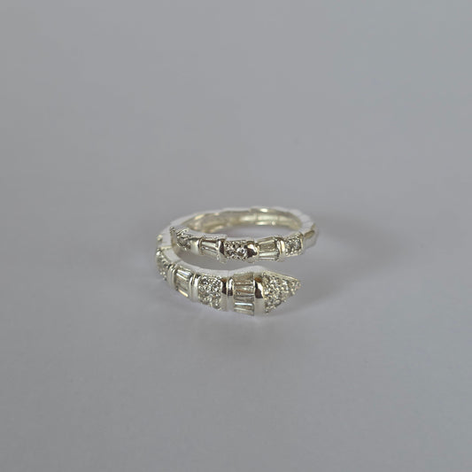 Anillo Ajustable Envolvente con Microcircones en Plata 925