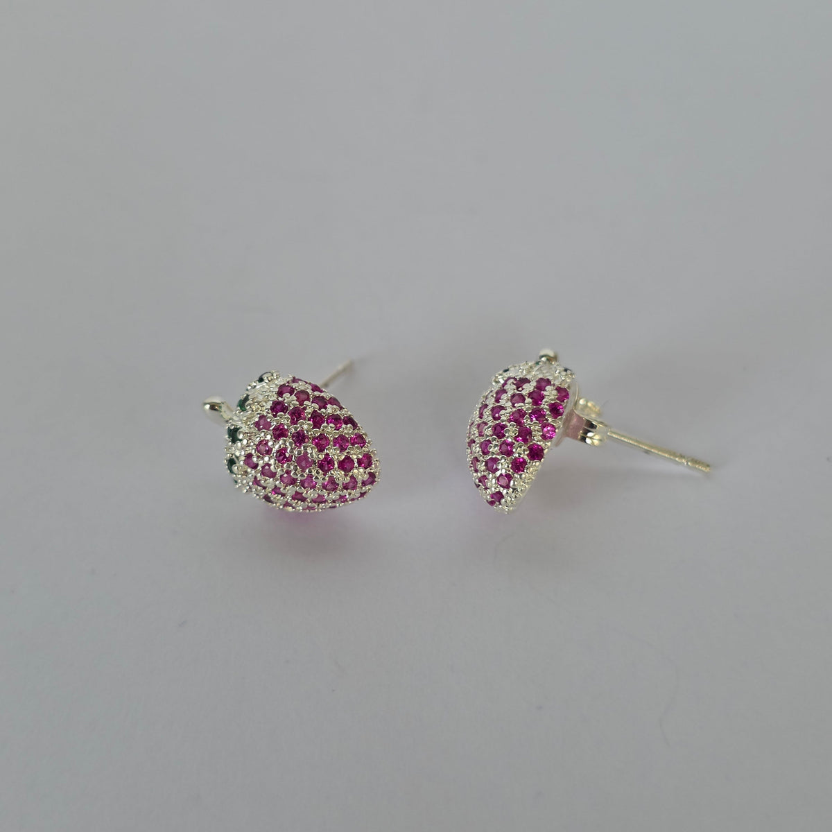 Aros Frutilla con Microcircón Rosa y Tornillo Plata 925