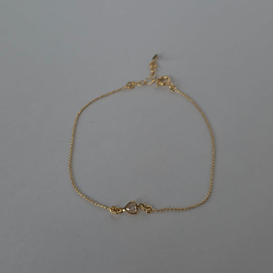 Pulsera Fina Corazón Solitario Microcirzón – Baño de Oro 18K — Joyería BomLeón