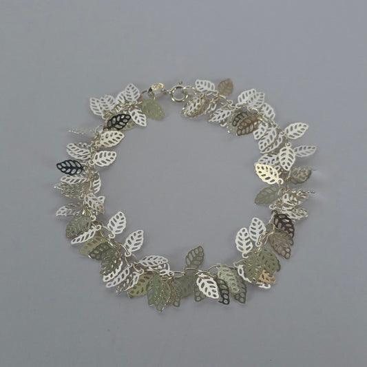 Pulsera de Hojas Caladas Colgantes en Plata 925