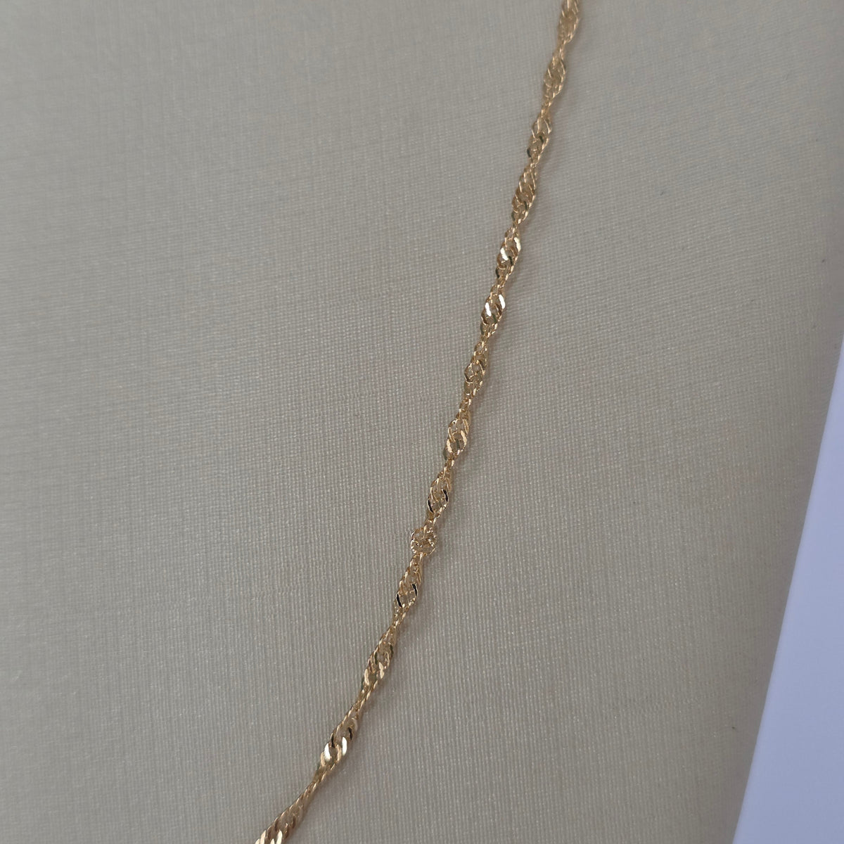 Cadena Singapore Torzada Baño de Oro 18K — Joyería BomLeón