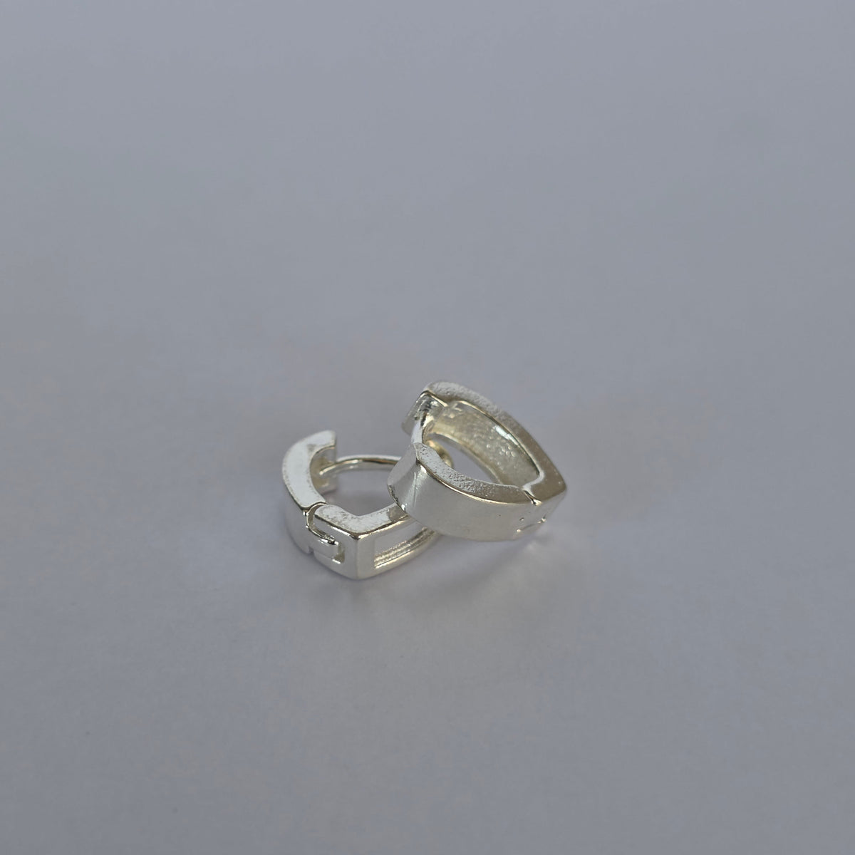 Comprar Aros Argolla Lisa de Perfil Cóncavo en Plata 925 - Joyería BomLeón Chile
