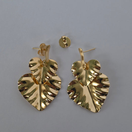 Aros Colgantes Hoja Monstera Doble Dorados Baño de Oro 18K — Joyería BomLeón