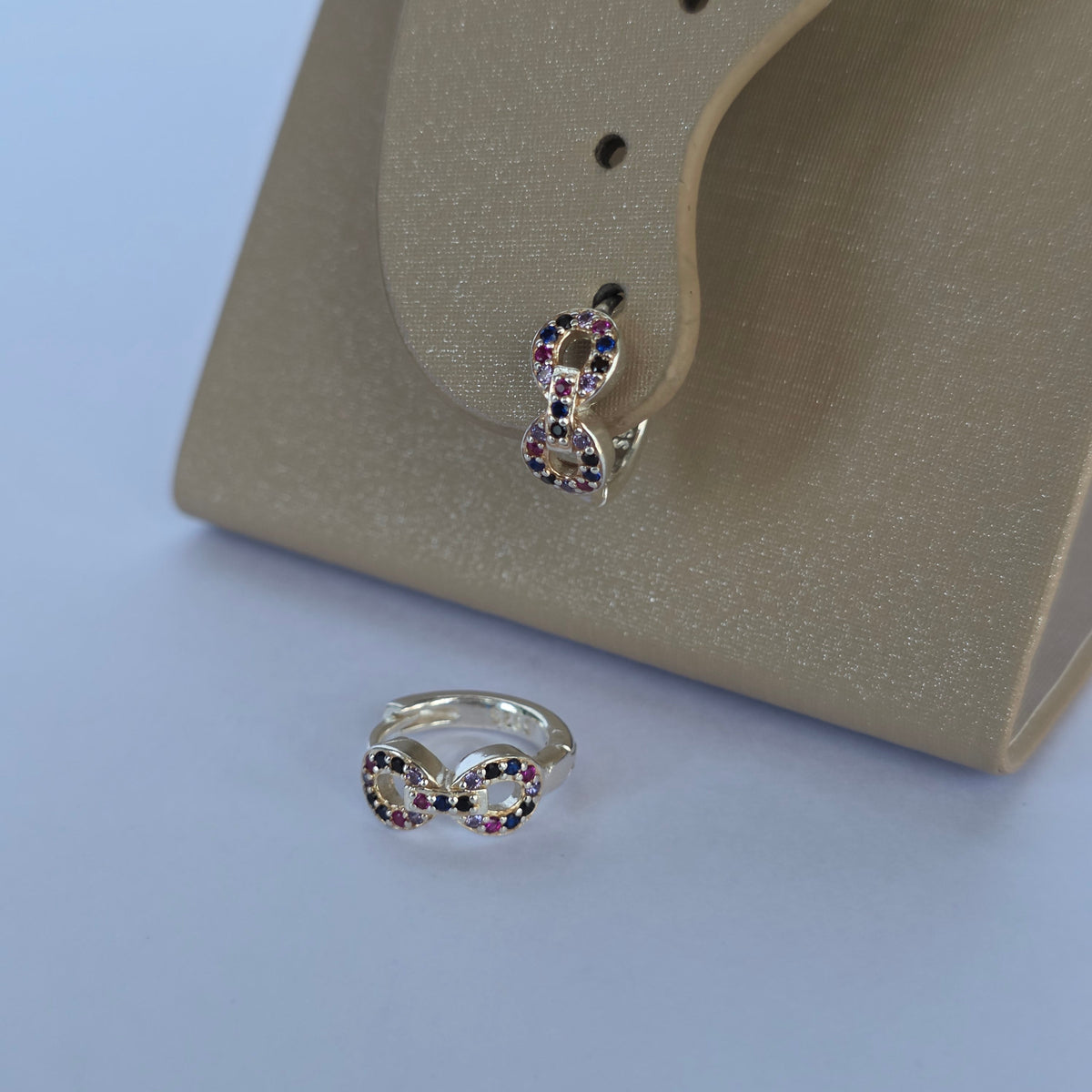 Aros Argolla Infinito con Microcircones Multicolor en Plata 925