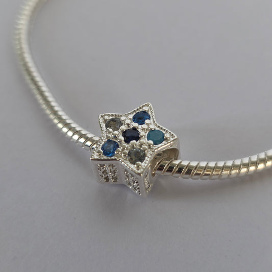 Charm Estrella con Microcircones Azules y Grises Plata 925