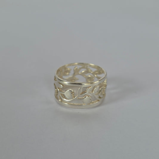 Anillo Ancho Calado de Formas Orgánicas en Plata 925