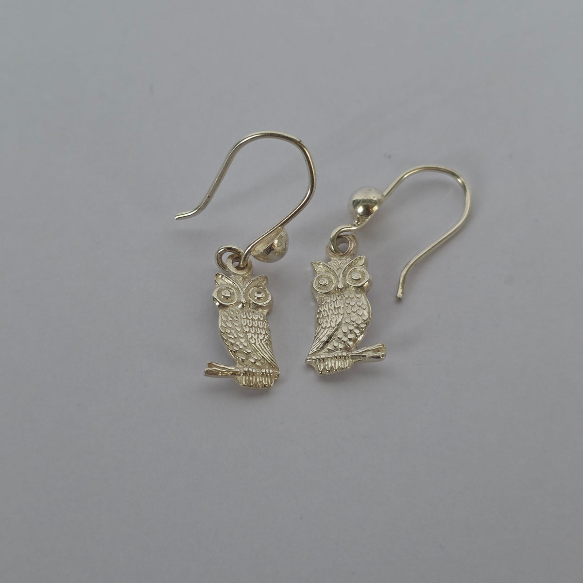 Aros Colgantes Búho sobre Rama en Plata 925