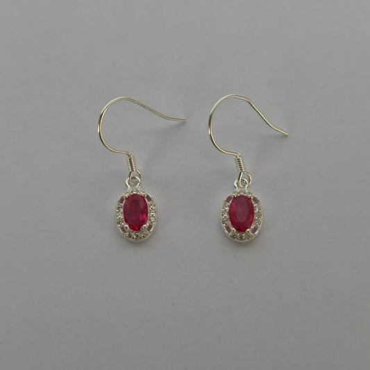 Aros Colgantes Ovalados con Microcircón Rojo en Plata 925