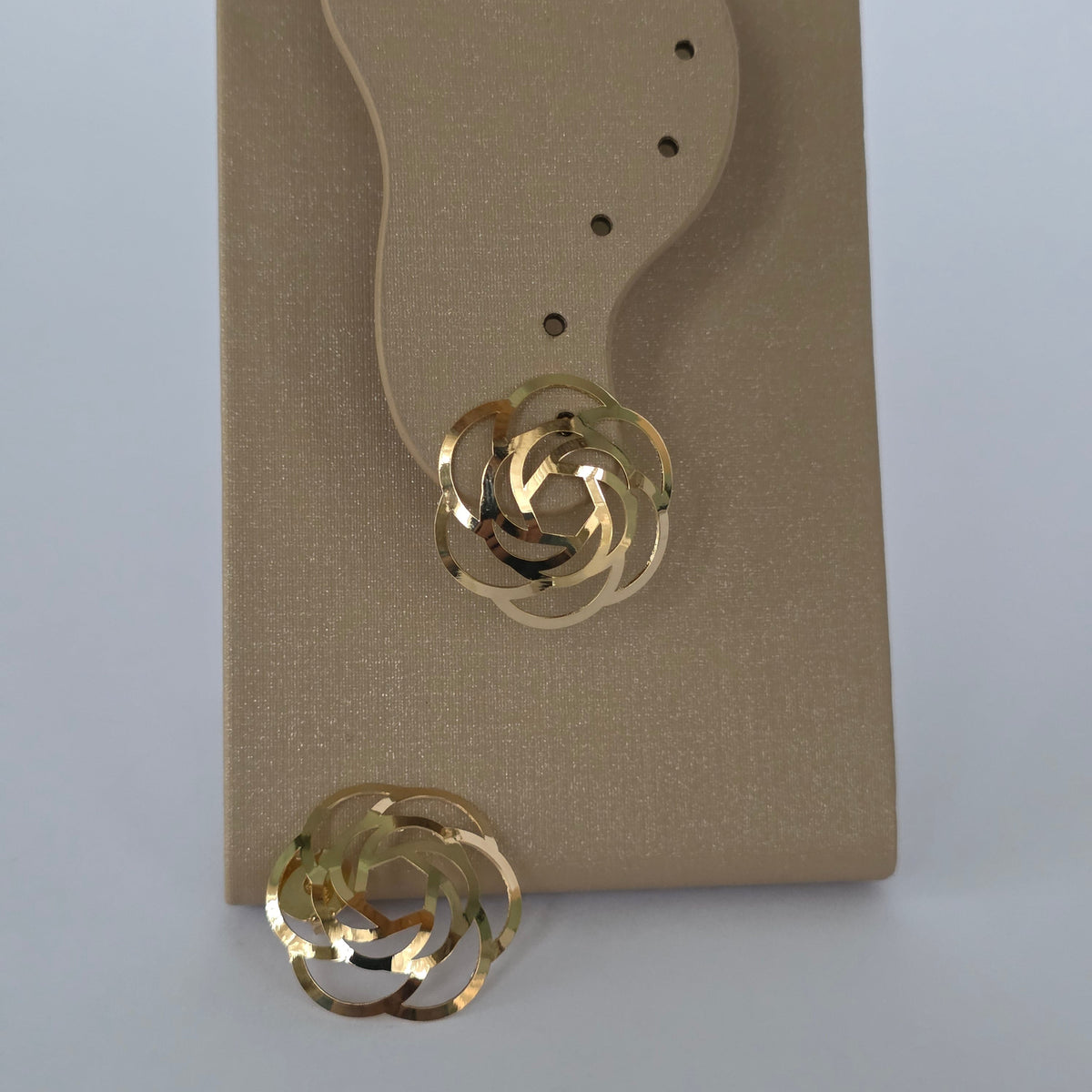 Aros Rosa Calada Dorada · Baño de Oro 18K — Joyería BomLeón