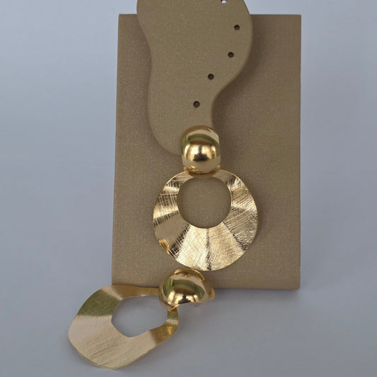 Aros Colgante Disco Texturado con Nudo Dorado Baño de Oro 18K — Joyería BomLeón