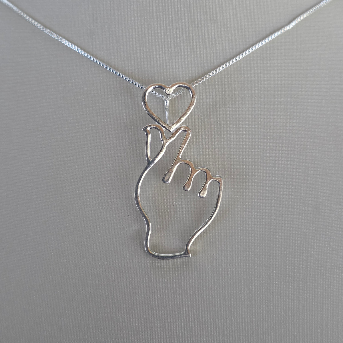 Colgante Finger Heart con Corazón Calado Plata 925