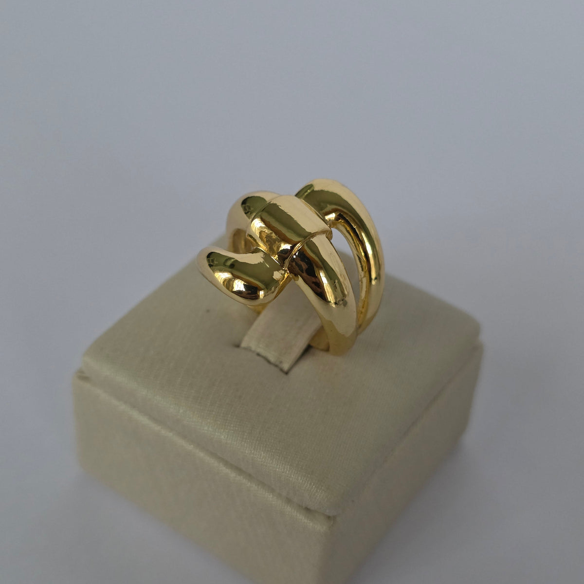 Anillo Nudo Volumétrico Ajustable Baño de Oro 18K — Joyería BomLeón