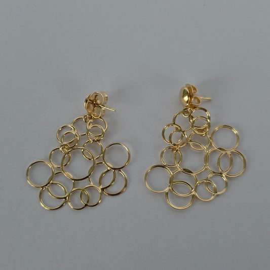 Aretes Colgante Malla de Aros Entrelazados Baño de Oro 18K = — Joyería BomLeón
