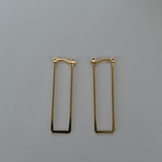 Argolla Rectangular Alargada Lisa · Baño de Oro 18K — Joyería BomLeón