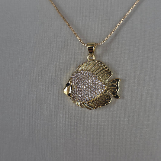 Dije Pez Tropical con Cuerpo Pavé de Microcircones Baño de Oro 18K — Joyería BomLeón